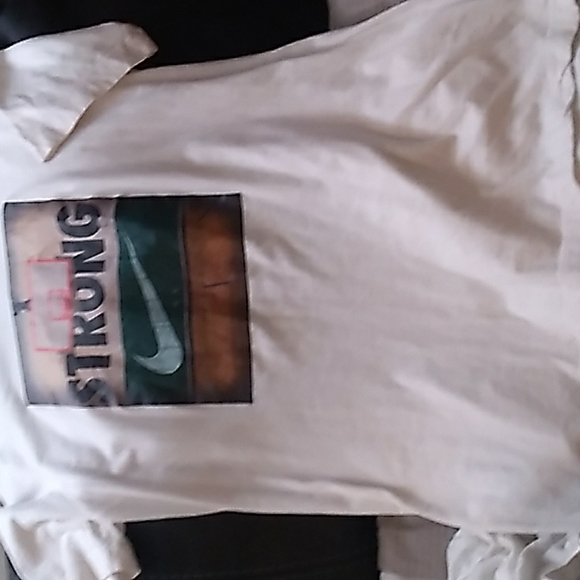 Nike basketball t-shirt boys extra large - Picture 3 of 3